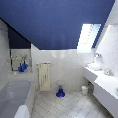 Otel Logis Le Relais De La Poste Neuvéglise