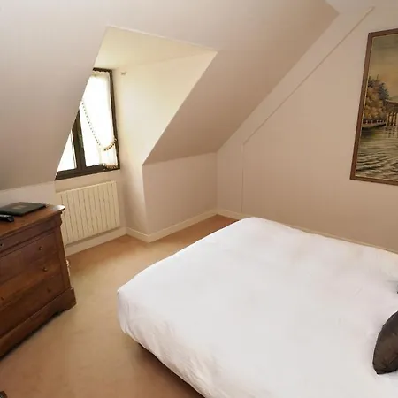 Logis Le Relais De La Poste Otel 3*
