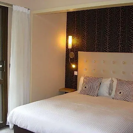 Logis Le Relais De La Poste Otel 3*