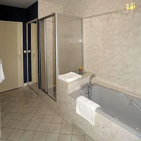 Logis Le Relais De La Poste Otel