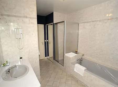 Otel Logis Le Relais De La Poste 3*