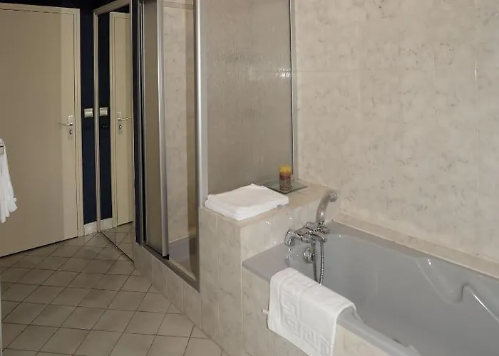 Отель Logis Le Relais De La Poste