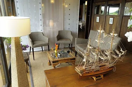 Отель Logis Le Relais De La Poste 3*