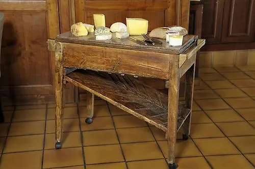 Отель Logis Le Relais De La Poste Neuveglise